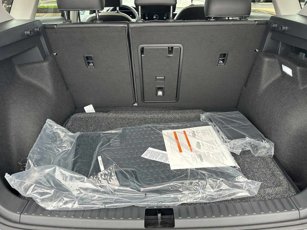 2025 Volkswagen Taos SE 4MOTION