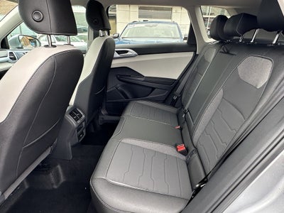 2025 Volkswagen Taos SE 4MOTION