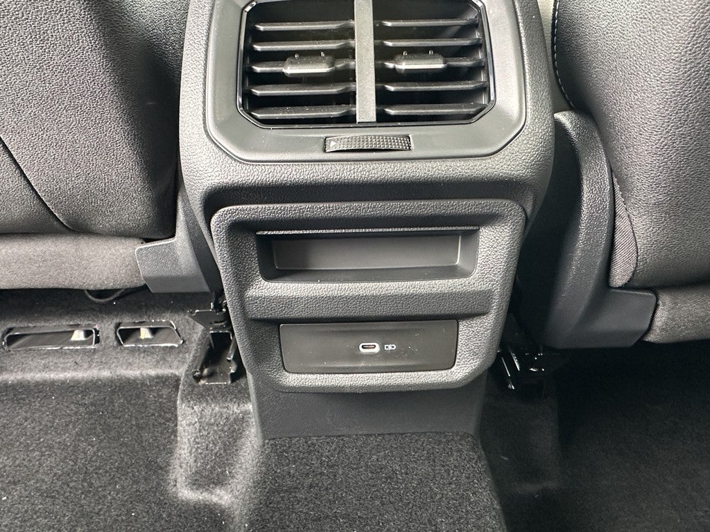 2025 Volkswagen Taos SE 4MOTION