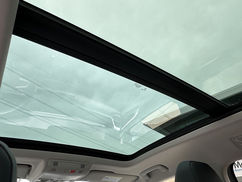 2025 Volkswagen Taos SE 4MOTION