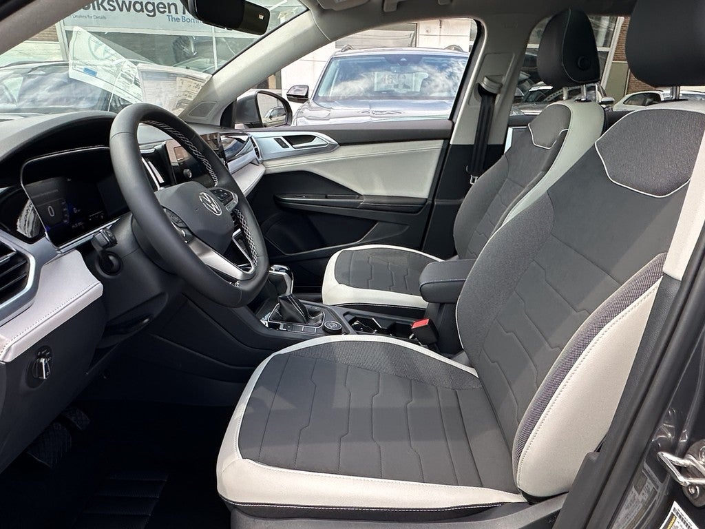 2025 Volkswagen Taos SE 4MOTION