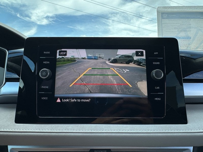 2025 Volkswagen Taos SE 4MOTION