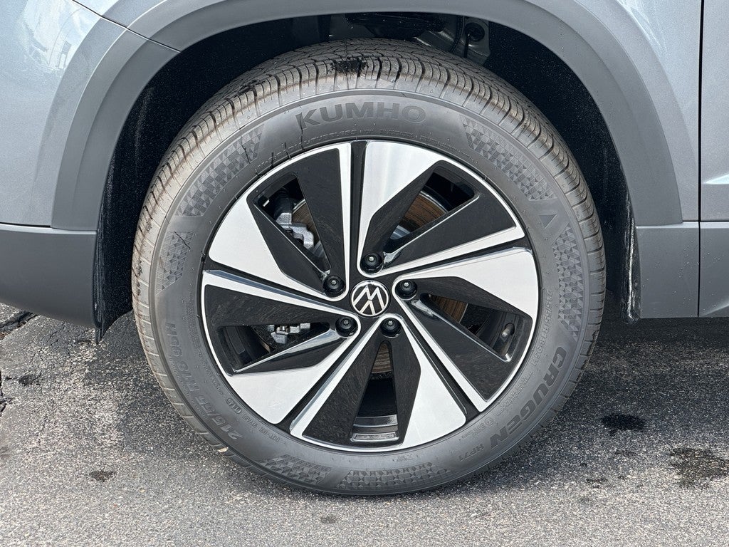 2025 Volkswagen Taos SE 4MOTION