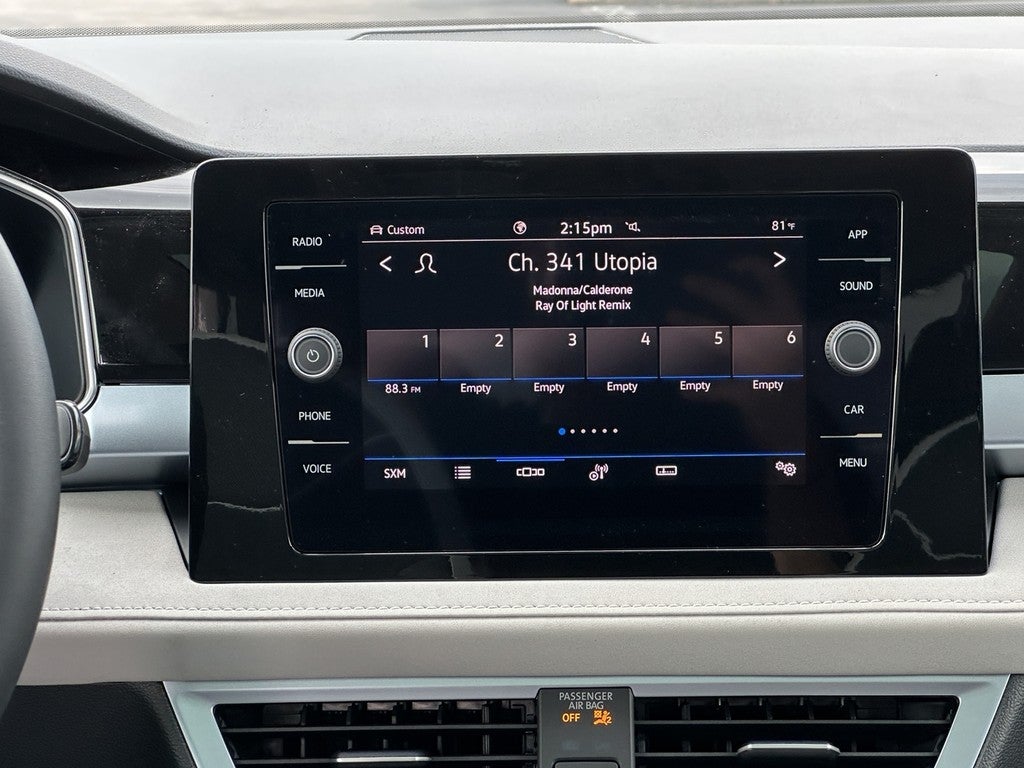 2025 Volkswagen Taos SE 4MOTION