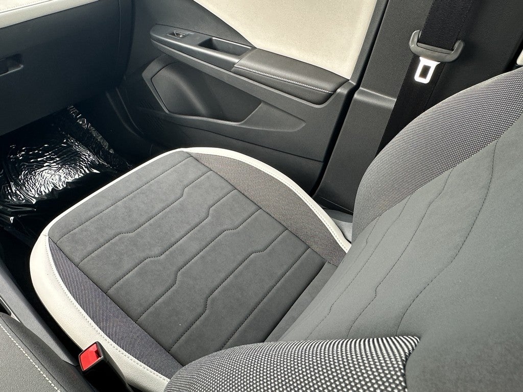 2025 Volkswagen Taos SE 4MOTION