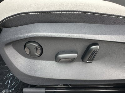 2025 Volkswagen Taos SE 4MOTION