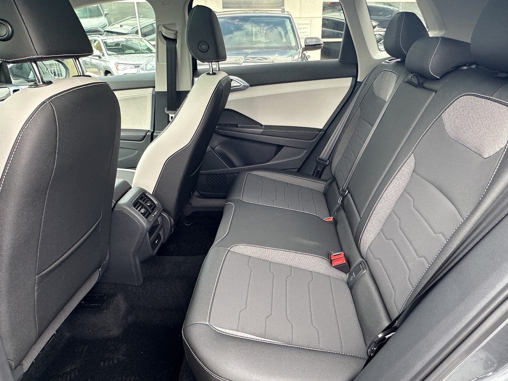 2025 Volkswagen Taos SE 4MOTION