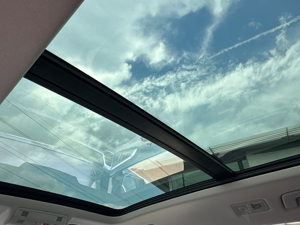 2025 Volkswagen Taos SE 4MOTION