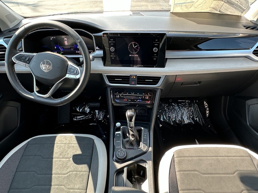 2025 Volkswagen Taos SE 4MOTION