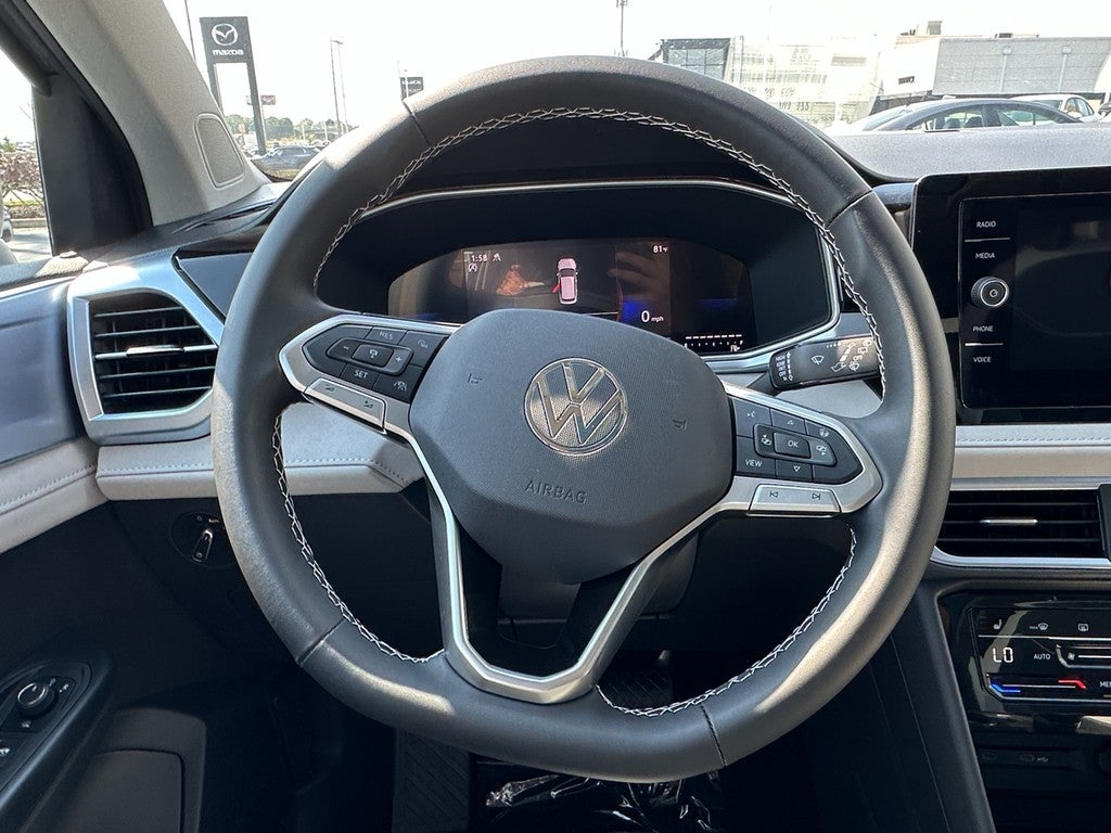 2025 Volkswagen Taos SE 4MOTION