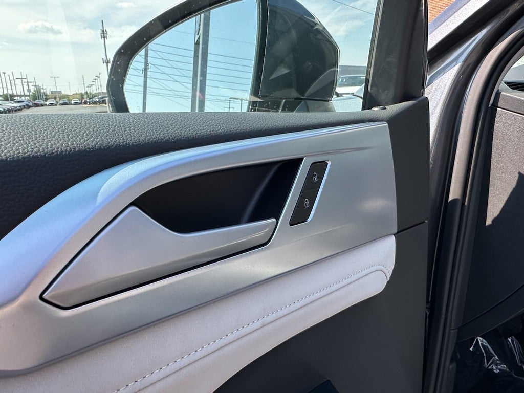 2025 Volkswagen Taos SE 4MOTION