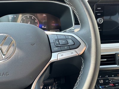 2025 Volkswagen Taos SE 4MOTION