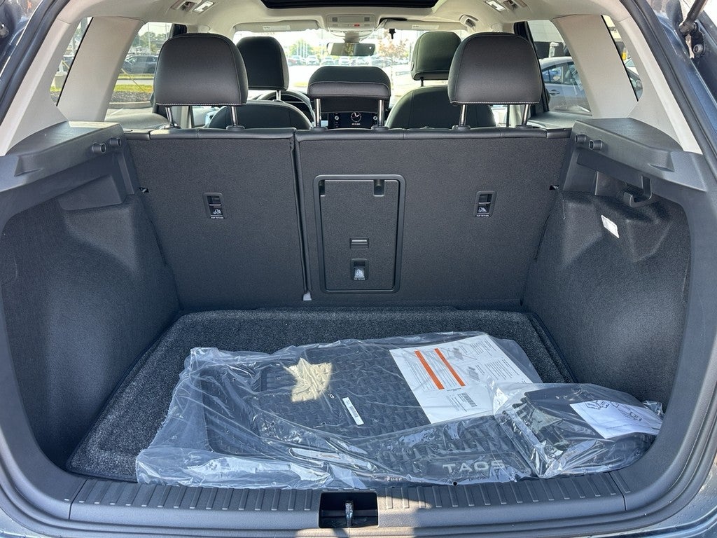 2025 Volkswagen Taos SE 4MOTION