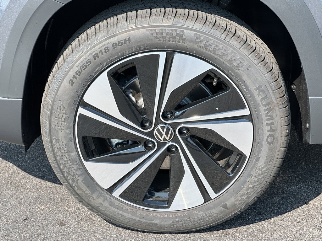 2025 Volkswagen Taos SE 4MOTION