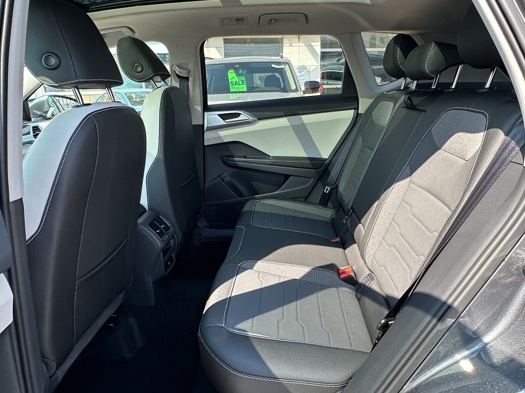 2025 Volkswagen Taos SE 4MOTION