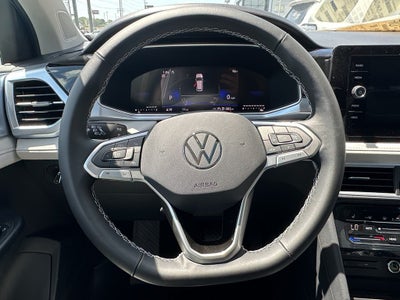 2025 Volkswagen Taos SE 4MOTION