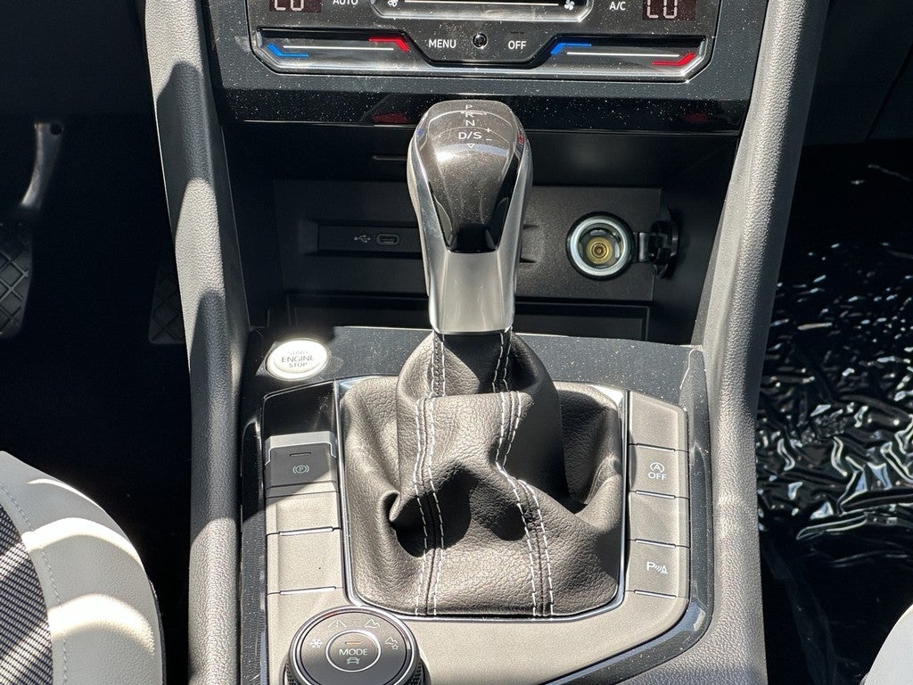 2025 Volkswagen Taos SE 4MOTION