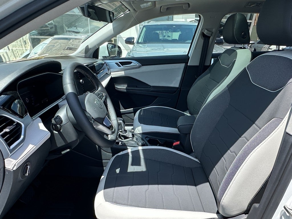 2025 Volkswagen Taos SE 4MOTION