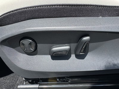 2025 Volkswagen Taos SE 4MOTION