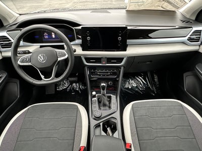 2025 Volkswagen Taos SE 4MOTION