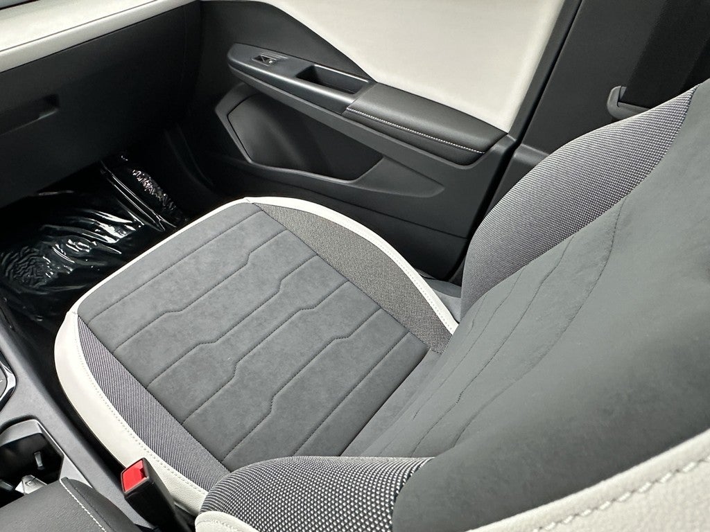 2025 Volkswagen Taos SE 4MOTION