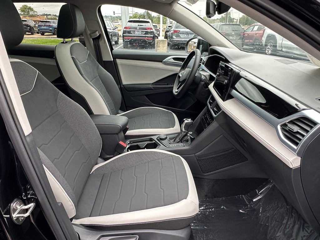 2025 Volkswagen Taos SE 4MOTION