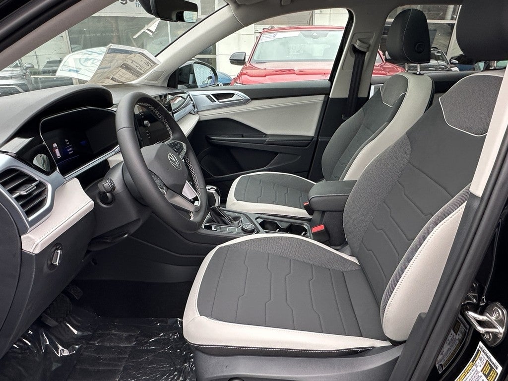 2025 Volkswagen Taos SE 4MOTION