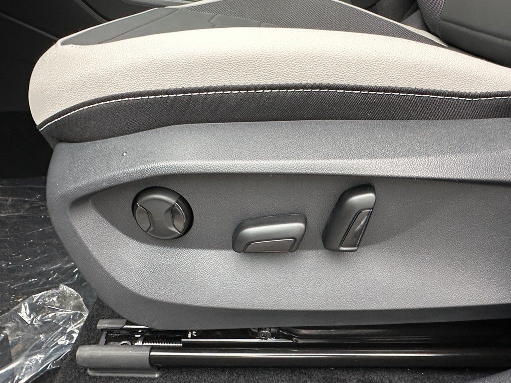 2025 Volkswagen Taos SE 4MOTION