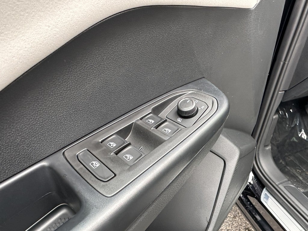 2025 Volkswagen Taos SE 4MOTION