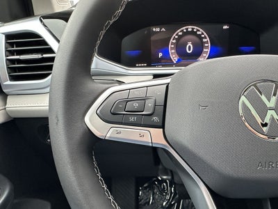 2025 Volkswagen Taos SE 4MOTION