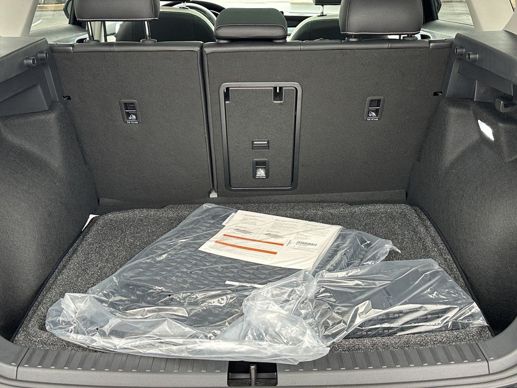 2025 Volkswagen Taos SE 4MOTION