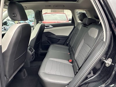 2025 Volkswagen Taos SE 4MOTION