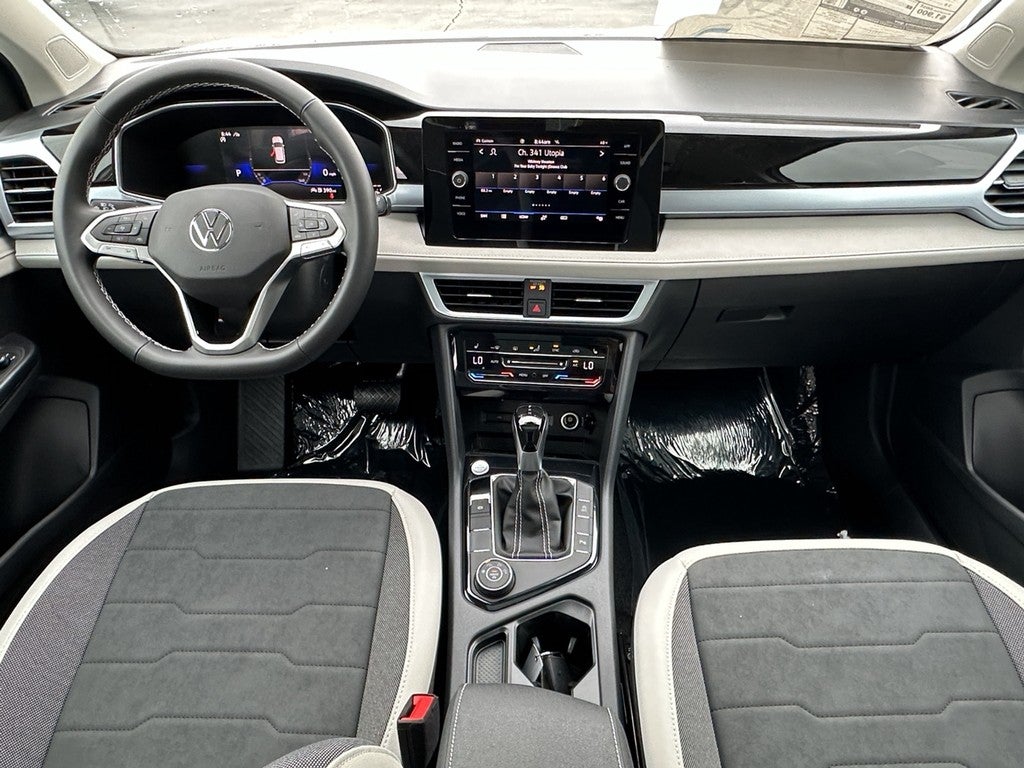 2025 Volkswagen Taos SE 4MOTION