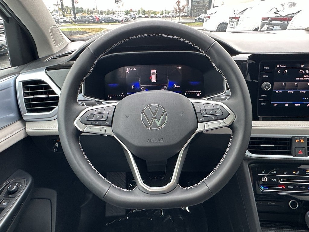 2025 Volkswagen Taos SE 4MOTION