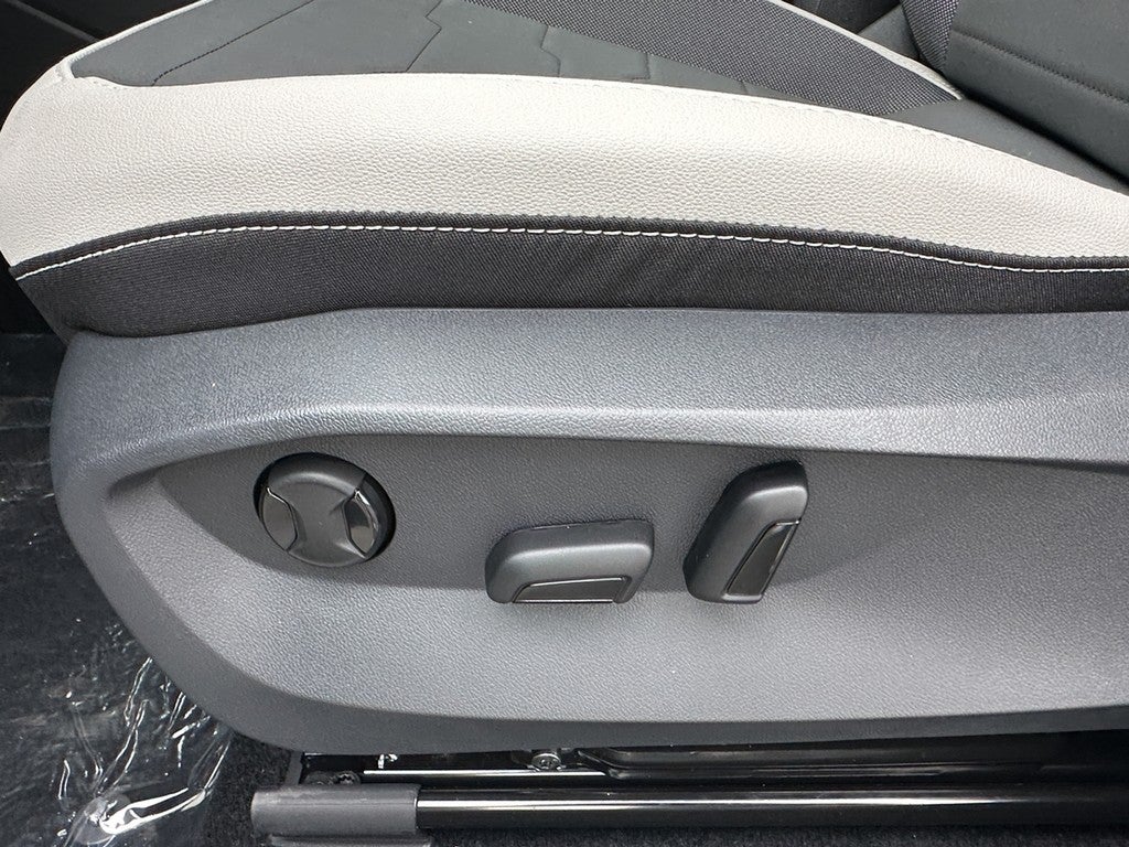 2025 Volkswagen Taos SE 4MOTION