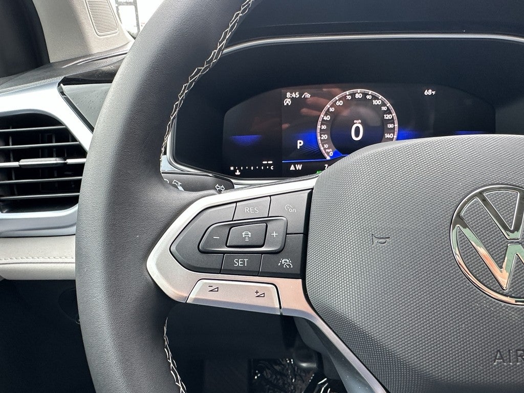 2025 Volkswagen Taos SE 4MOTION