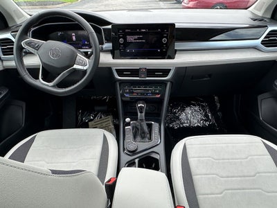 2025 Volkswagen Taos SE 4MOTION