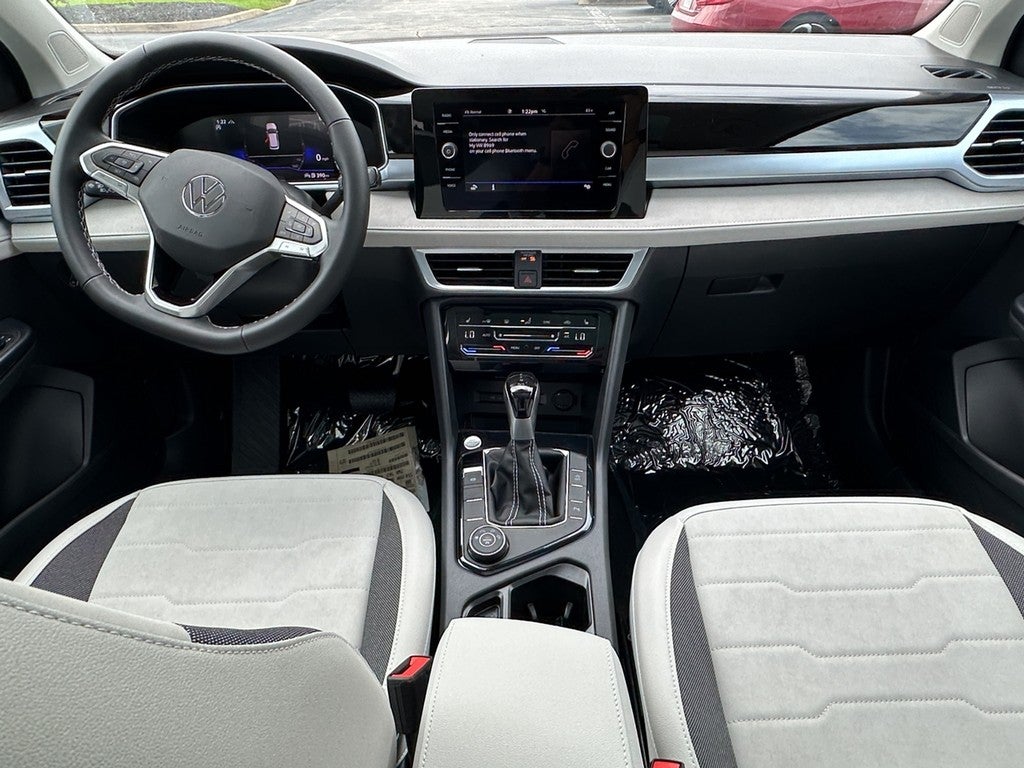 2025 Volkswagen Taos SE 4MOTION