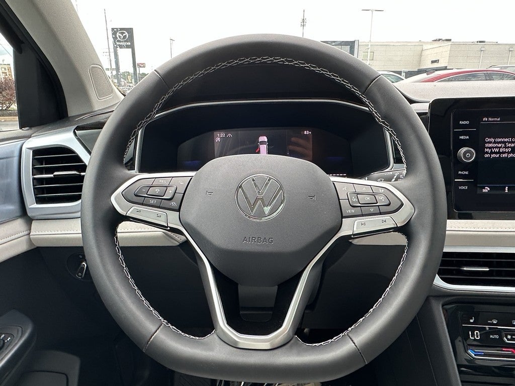 2025 Volkswagen Taos SE 4MOTION
