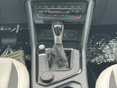 2025 Volkswagen Taos SE 4MOTION