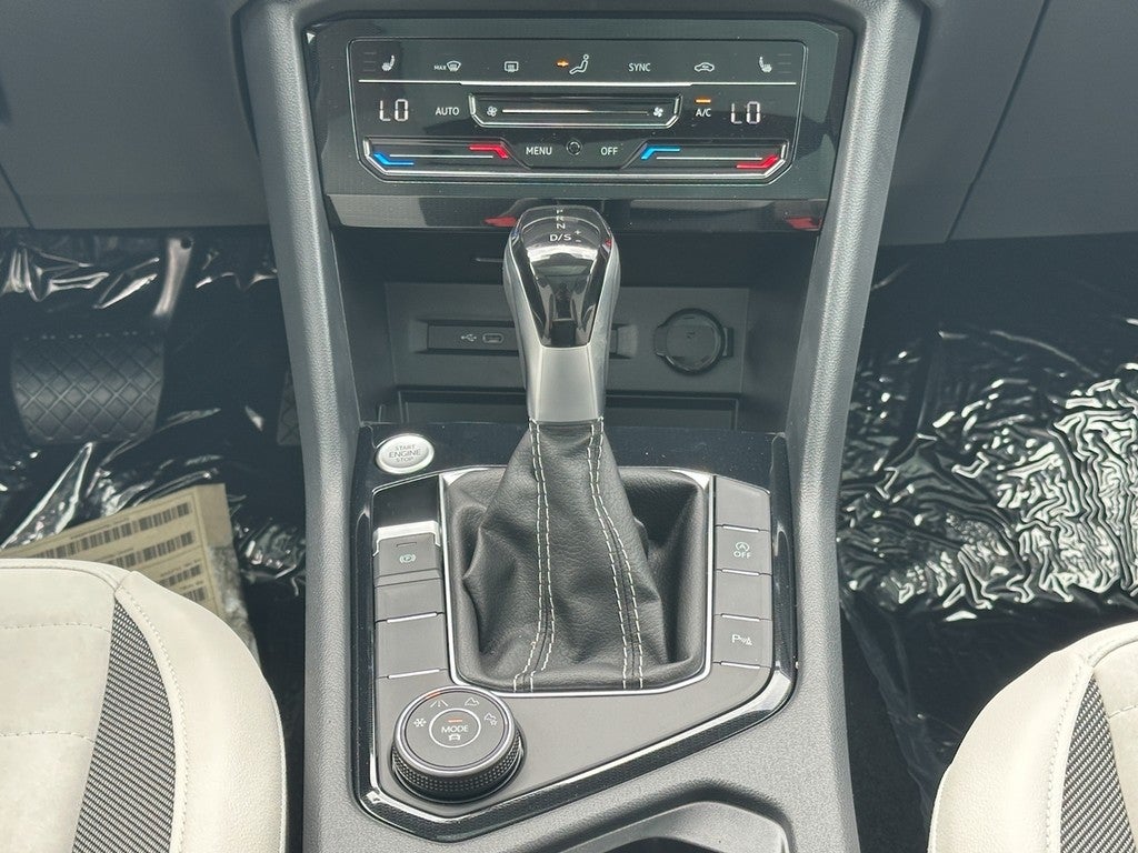 2025 Volkswagen Taos SE 4MOTION