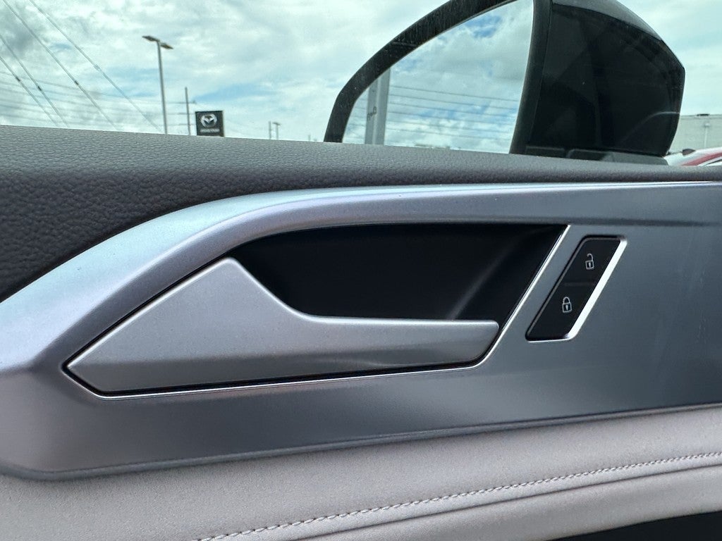 2025 Volkswagen Taos SE 4MOTION