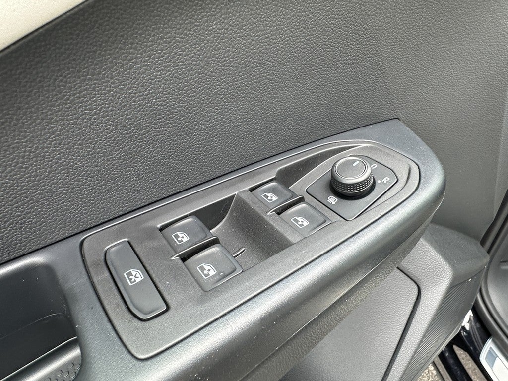 2025 Volkswagen Taos SE 4MOTION