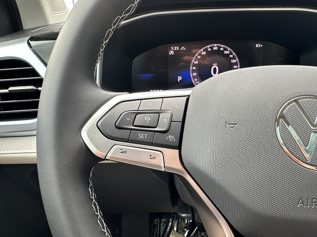 2025 Volkswagen Taos SE 4MOTION