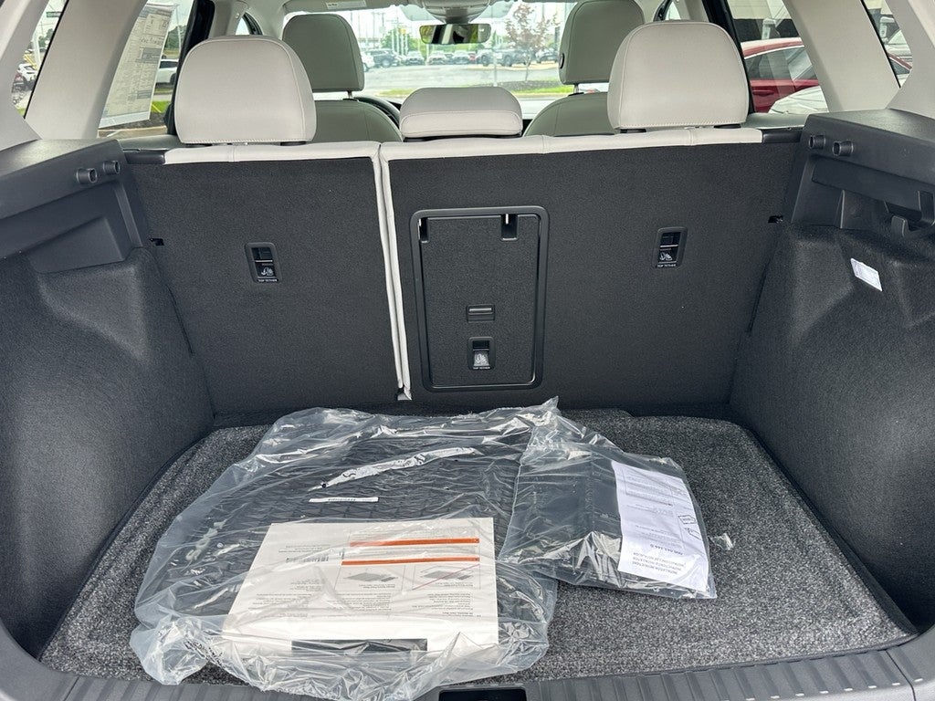 2025 Volkswagen Taos SE 4MOTION