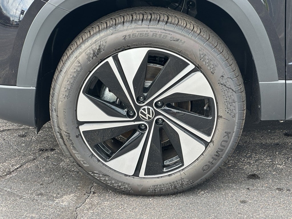 2025 Volkswagen Taos SE 4MOTION