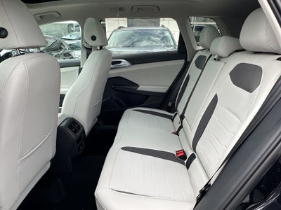 2025 Volkswagen Taos SE 4MOTION