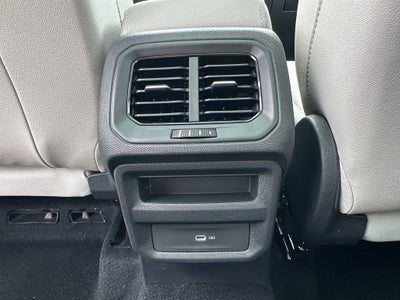 2025 Volkswagen Taos SE 4MOTION