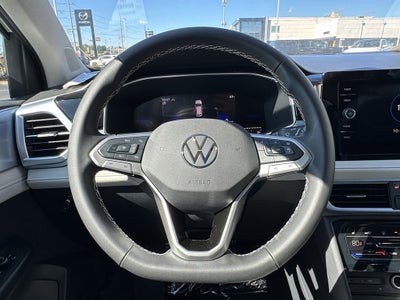 2025 Volkswagen Taos SE 4MOTION