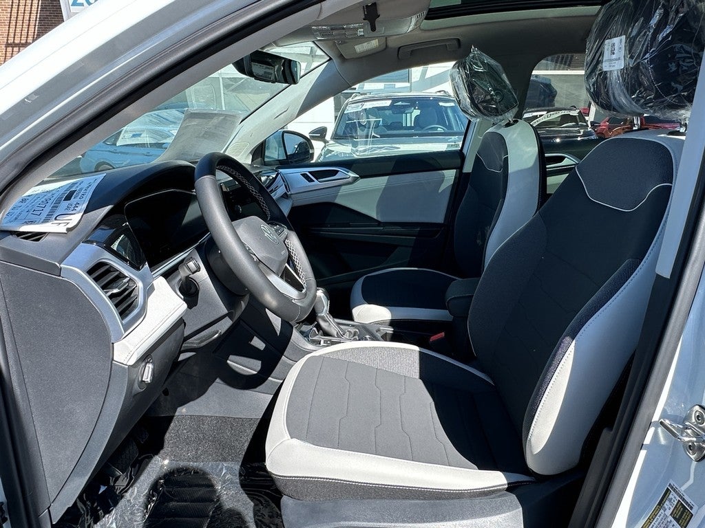 2025 Volkswagen Taos SE 4MOTION